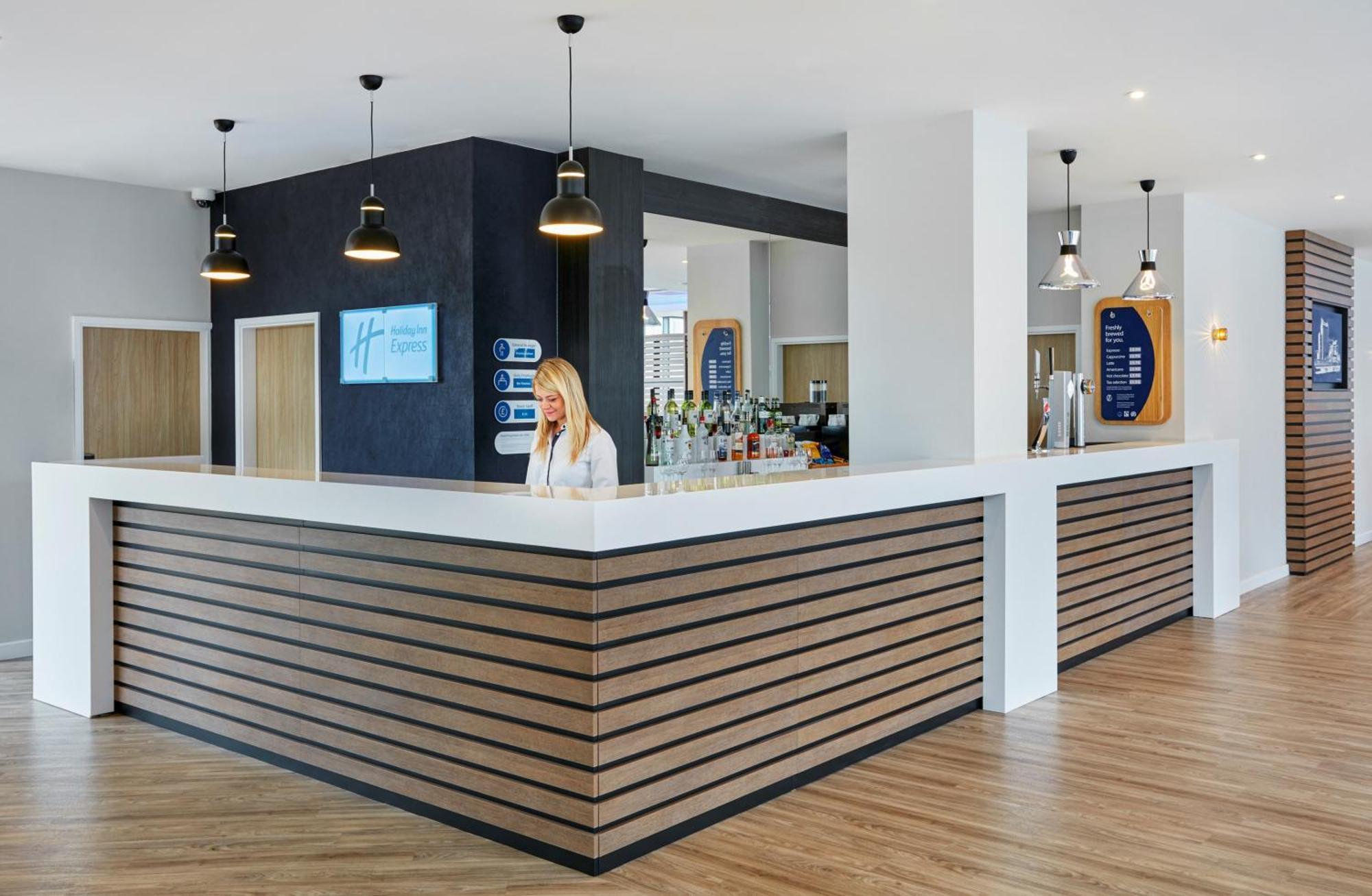 Holiday Inn Express Grimsby By Ihg Bagian luar foto